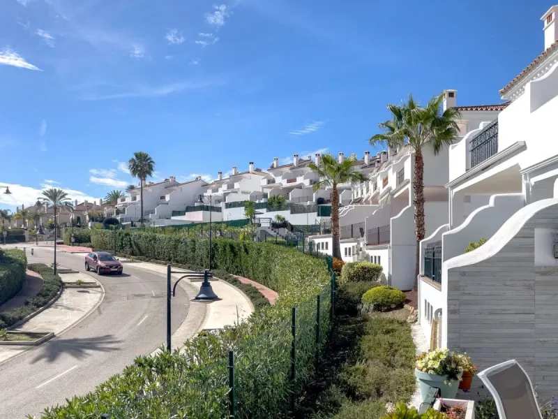 Welcome to your modern oasis in the heart of El Paraiso, Estepona! This stunning townhouse has been meticulously reformed to the highest standard, offering luxurious living in a popular and sought-after area.