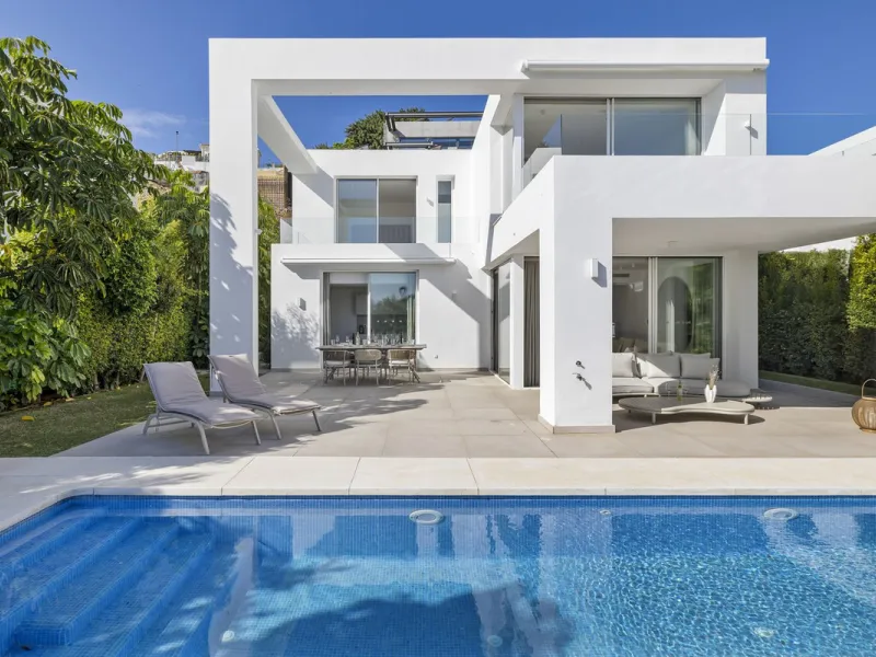 House - Detached Villa в продаже в Mijas, Málaga. В доме 3 спален и 3 ванных комнат. Площадь дома 163 м²