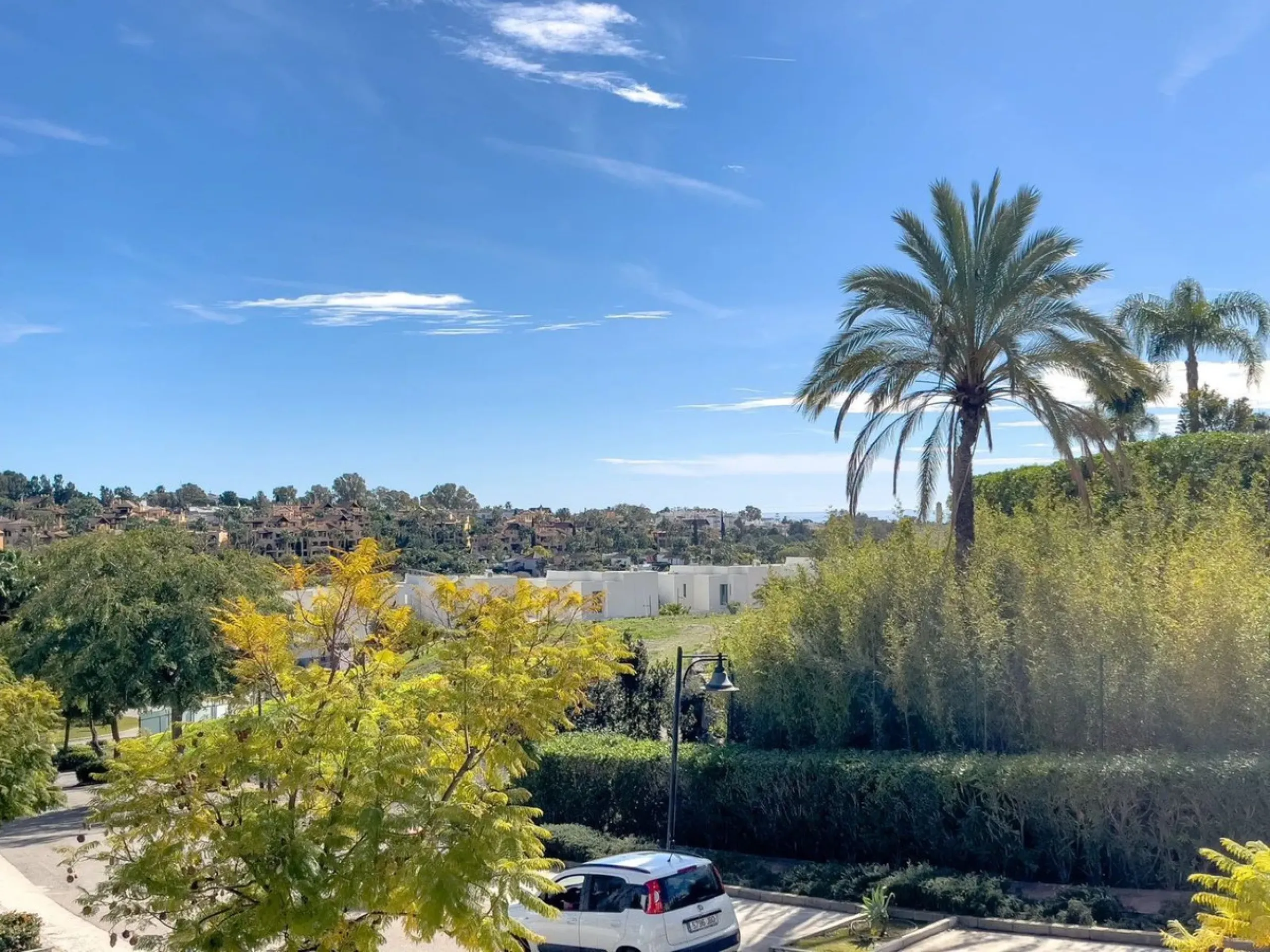 Welcome to your modern oasis in the heart of El Paraiso, Estepona! This stunning townhouse has been meticulously reformed to the highest standard, offering luxurious living in a popular and sought-after area.