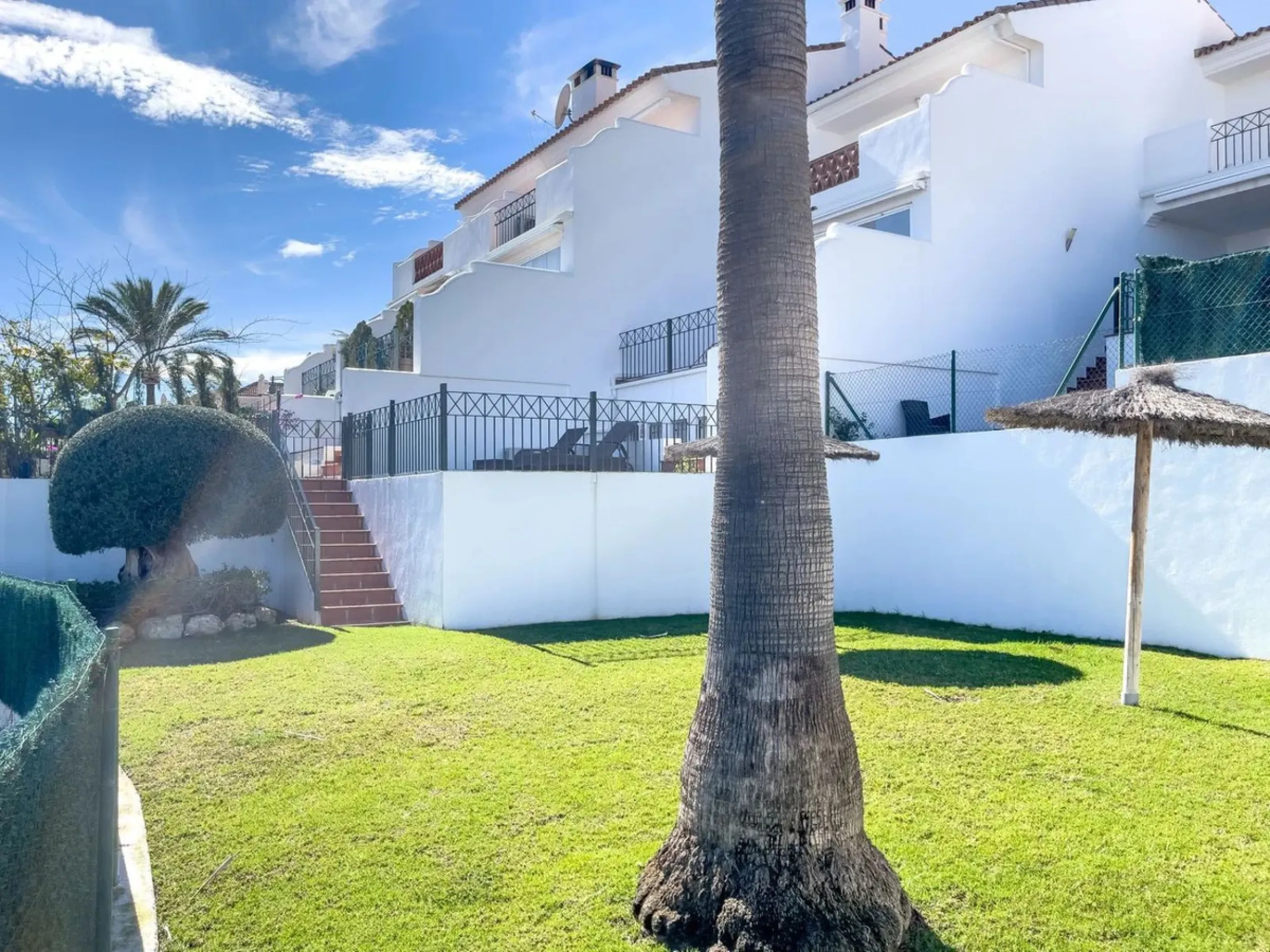 Welcome to your modern oasis in the heart of El Paraiso, Estepona! This stunning townhouse has been meticulously reformed to the highest standard, offering luxurious living in a popular and sought-after area.