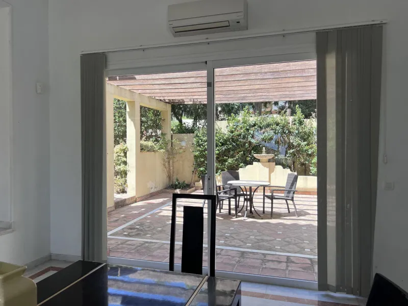 GREAT SE VIEW PROPERTY ; 2nd line beach, Bahia de Marbella, 4 bedrooms/ 4 bathrooms ; renovation needed