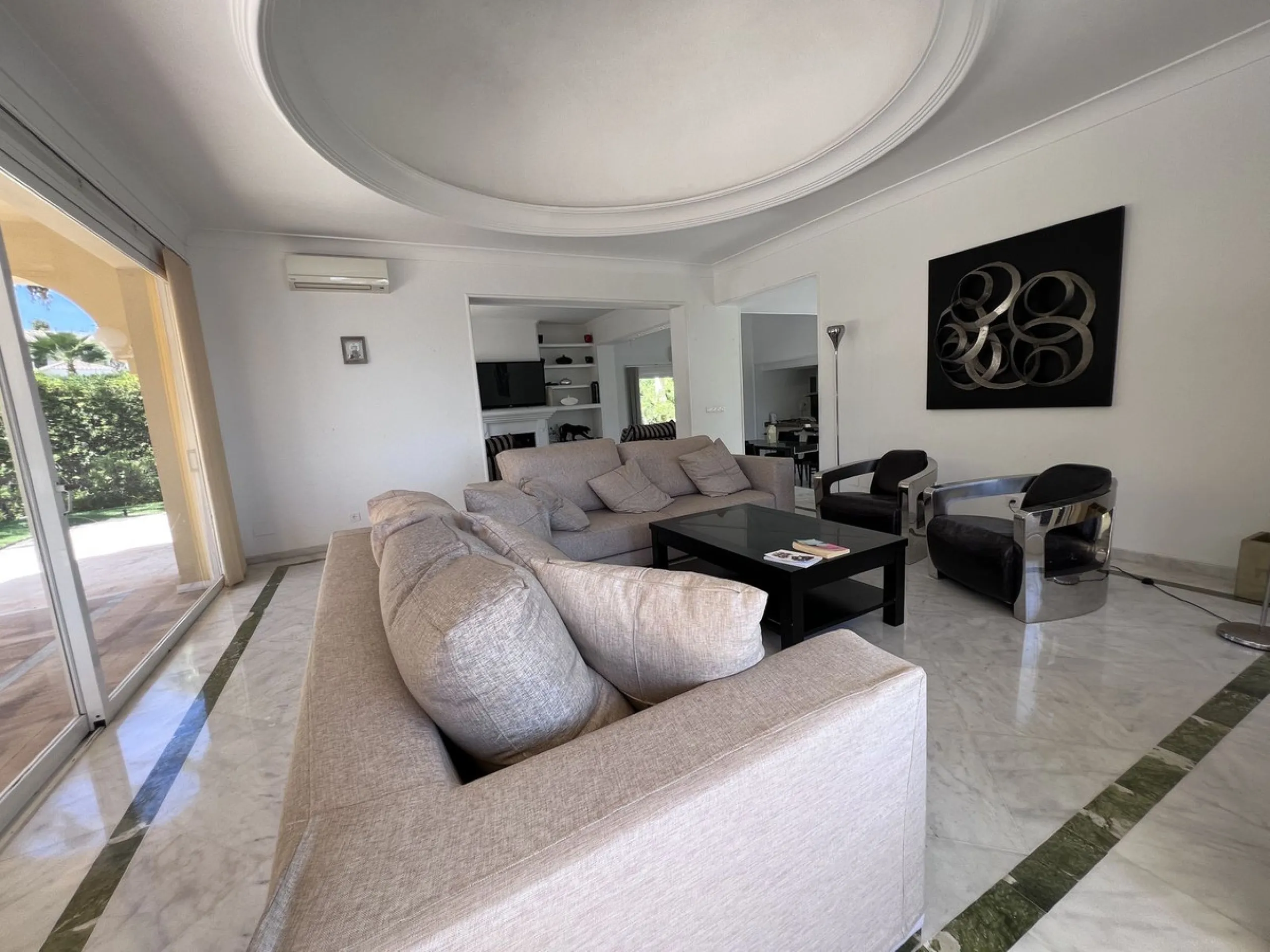 GREAT SE VIEW PROPERTY ; 2nd line beach, Bahia de Marbella, 4 bedrooms/ 4 bathrooms ; renovation needed