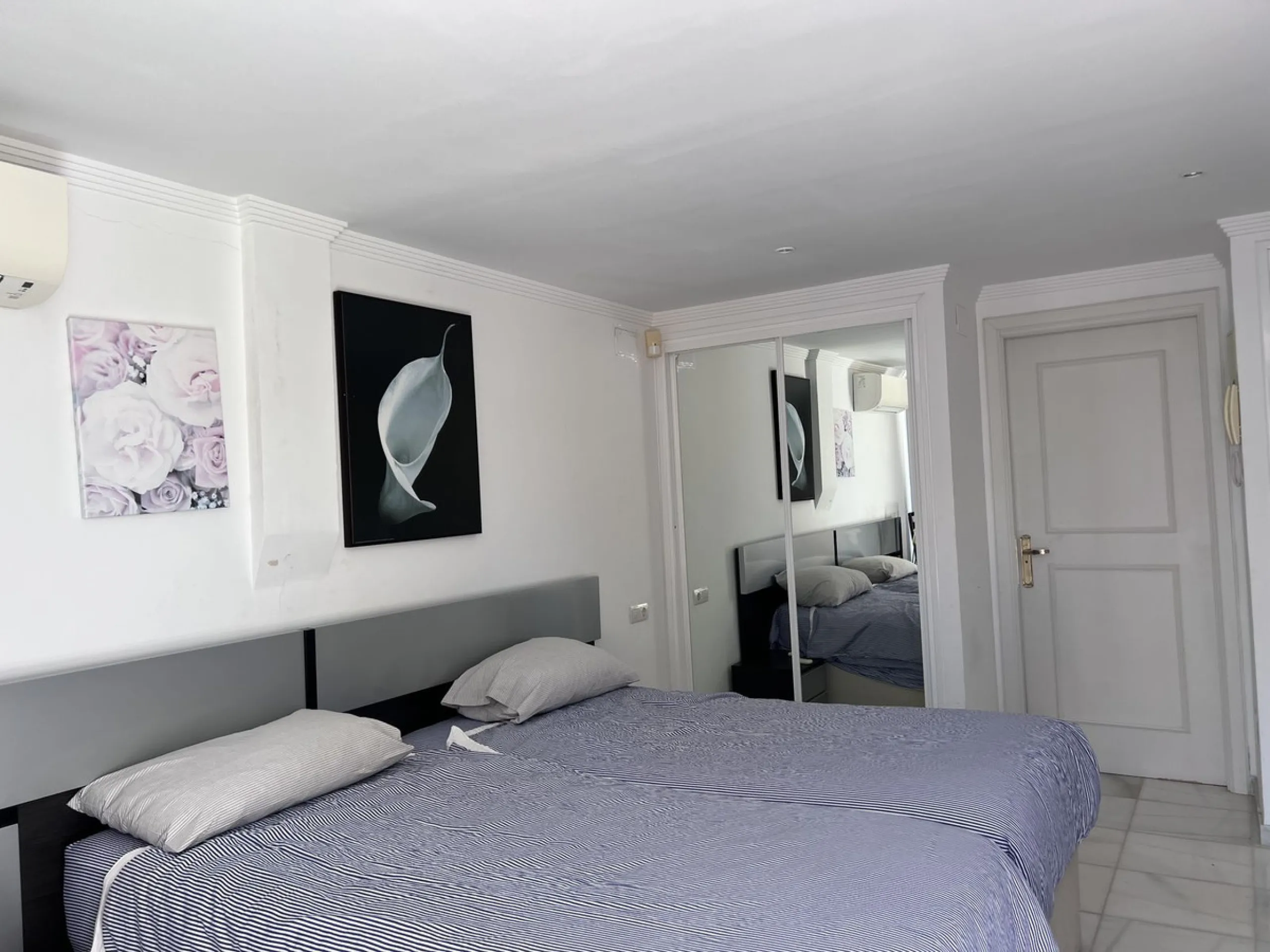 GREAT SE VIEW PROPERTY ; 2nd line beach, Bahia de Marbella, 4 bedrooms/ 4 bathrooms ; renovation needed