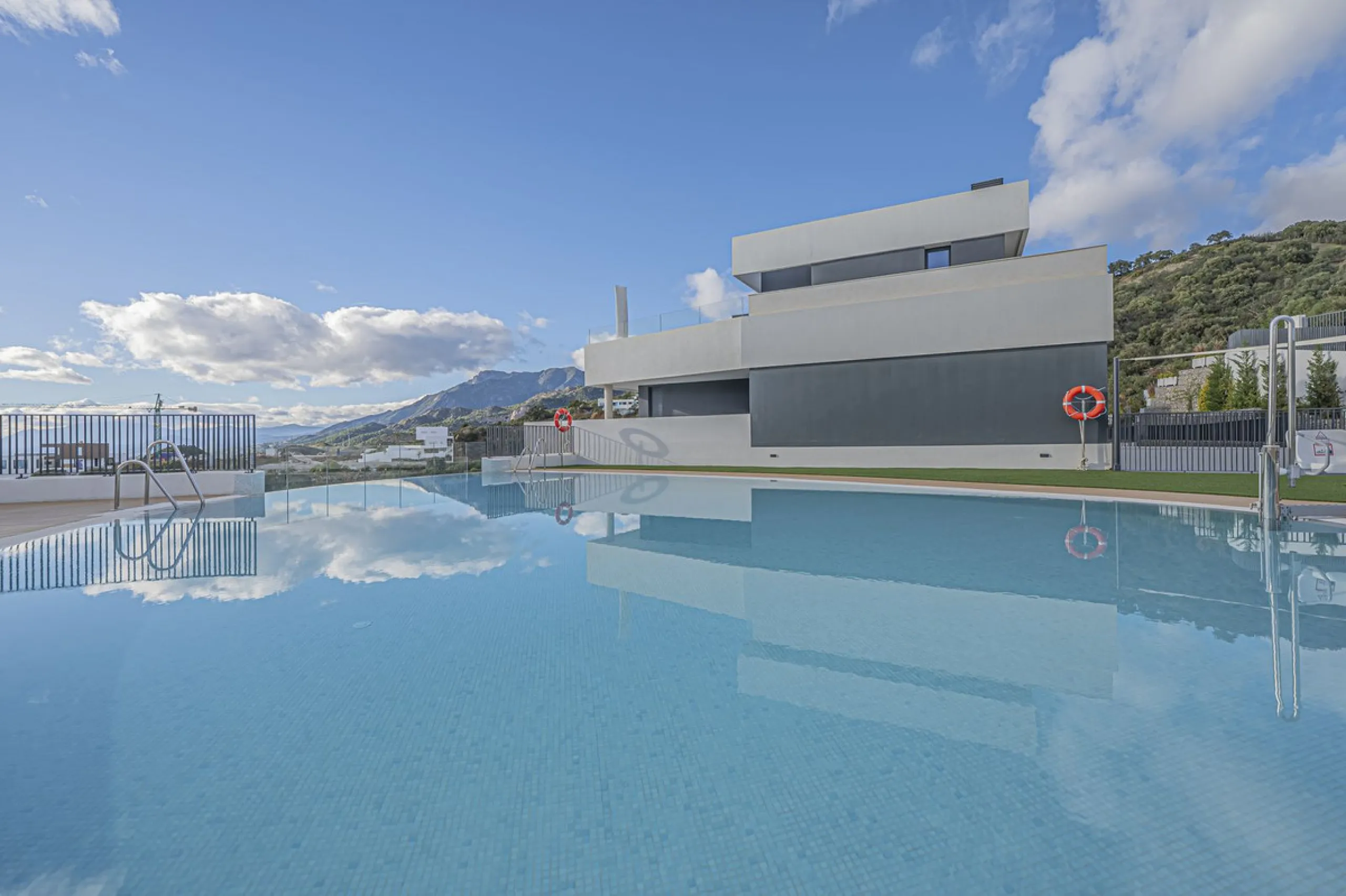 CONTEMPORARY PROPERTY WITH SEA VIEWS IN MARBELLA