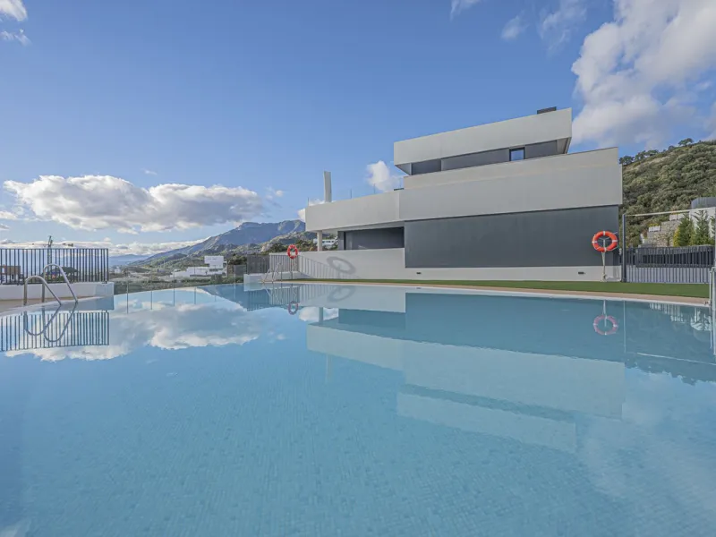 CONTEMPORARY PROPERTY WITH SEA VIEWS IN MARBELLA