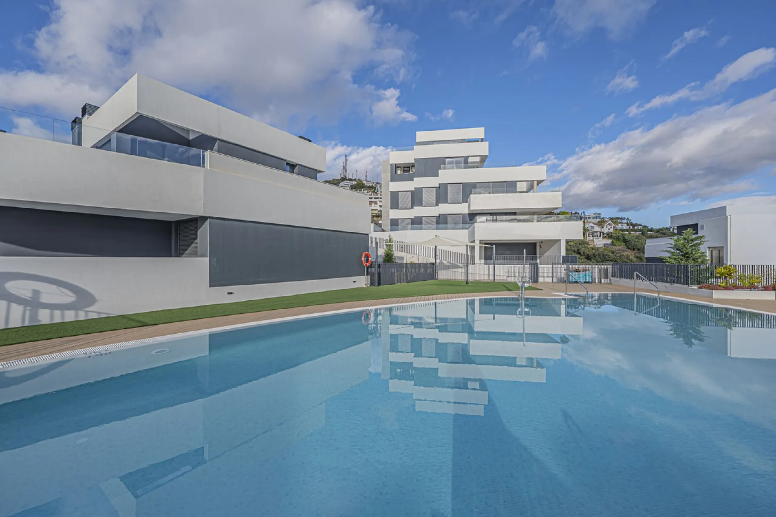 CONTEMPORARY PROPERTY WITH SEA VIEWS IN MARBELLA