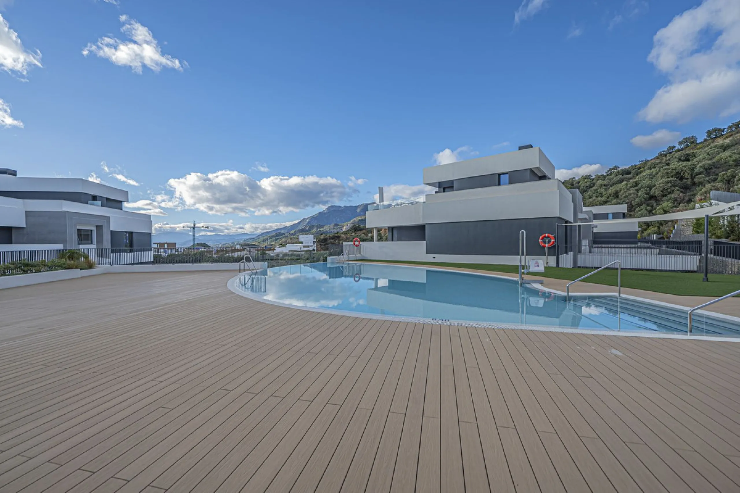 CONTEMPORARY PROPERTY WITH SEA VIEWS IN MARBELLA