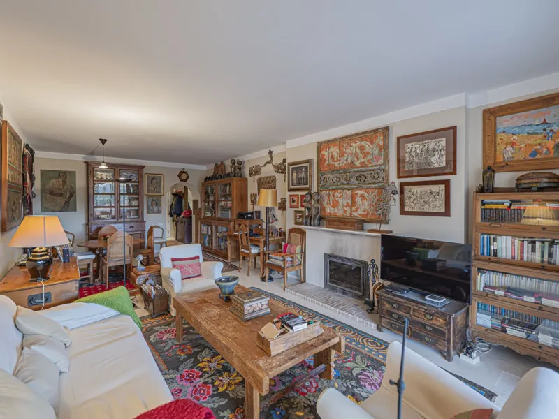 Spacious property located in the Atalaya area, next to Guadalmina Alta, just minutes from all amenities and surrounded by some of the best golf courses in the area: Atalaya, El Paraiso, Los Arqueros, Guadalmina, etc.