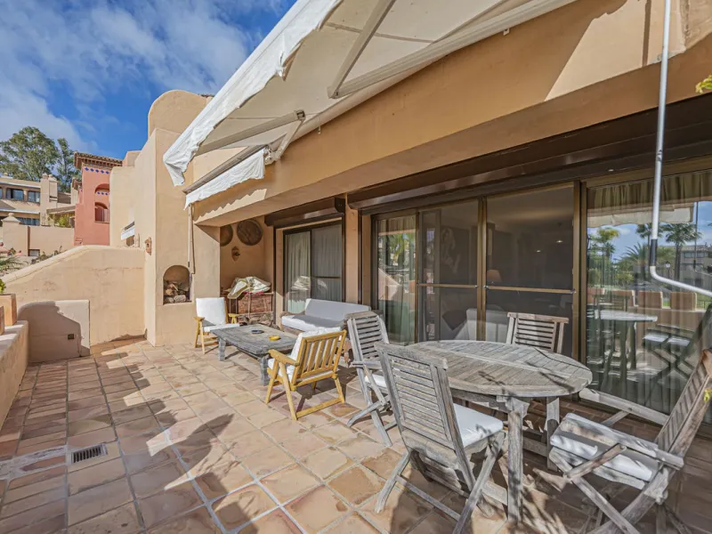 Spacious property located in the Atalaya area, next to Guadalmina Alta, just minutes from all amenities and surrounded by some of the best golf courses in the area: Atalaya, El Paraiso, Los Arqueros, Guadalmina, etc.