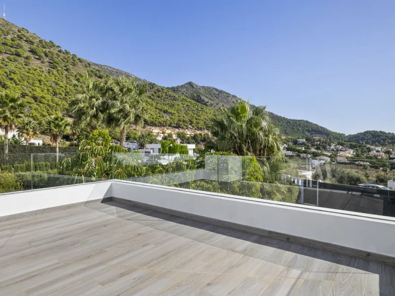 House - Detached Villa в продаже в Mijas, Málaga. В доме 3 спален и 3 ванных комнат. Площадь дома 163 м²