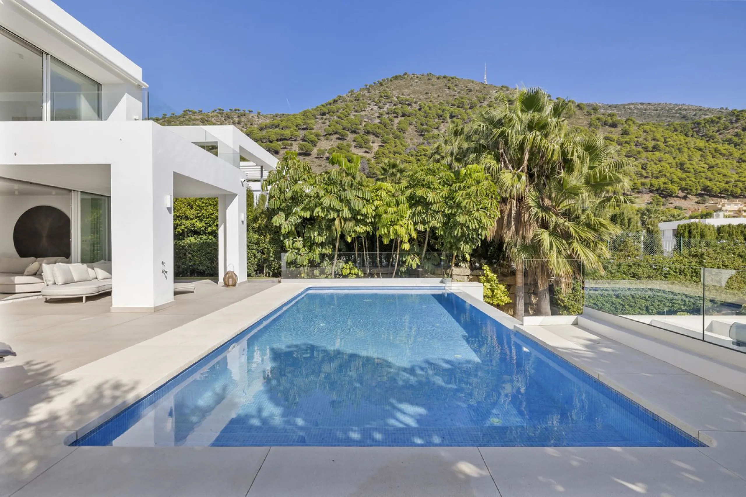 House - Detached Villa в продаже в Mijas, Málaga. В доме 3 спален и 3 ванных комнат. Площадь дома 163 м²