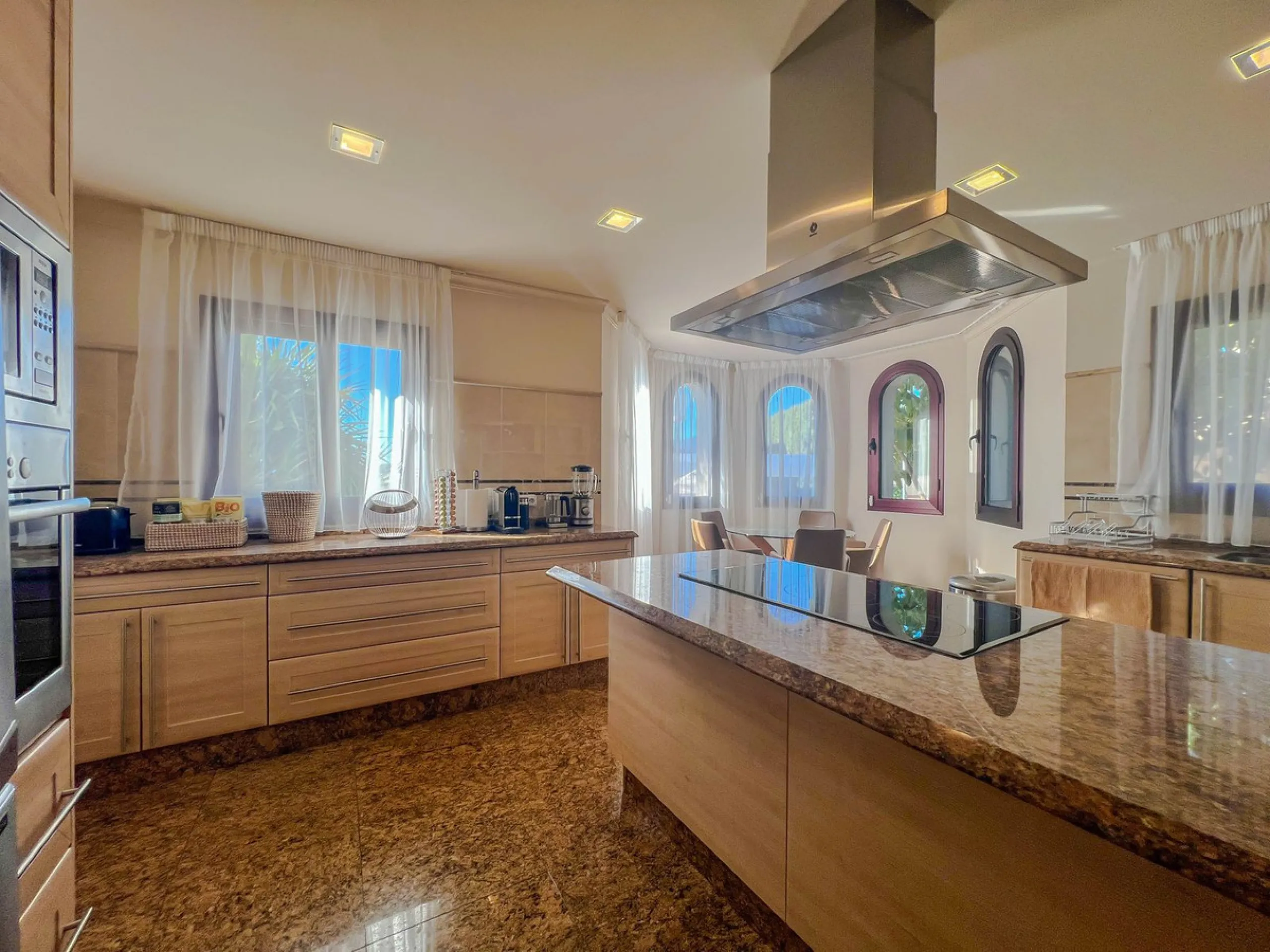 IMPRESSIVE 5-BEDROOM VILLA IN LOS FLAMINGOS, BENAHAVÍS