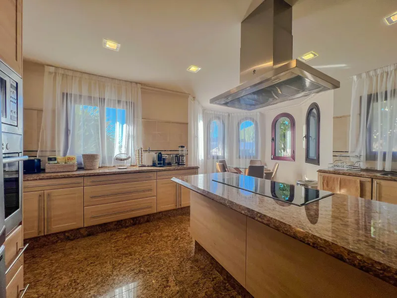 IMPRESSIVE 5-BEDROOM VILLA IN LOS FLAMINGOS, BENAHAVÍS