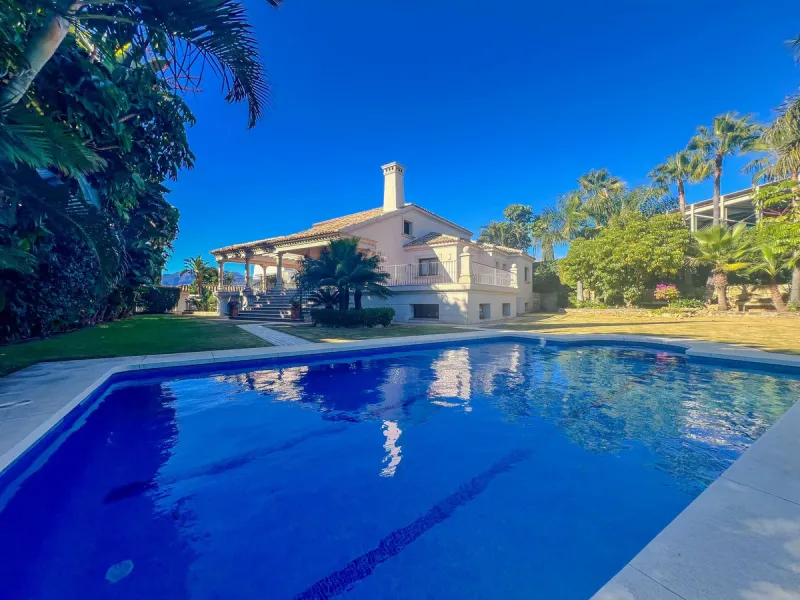 IMPRESSIVE 5-BEDROOM VILLA IN LOS FLAMINGOS, BENAHAVÍS
