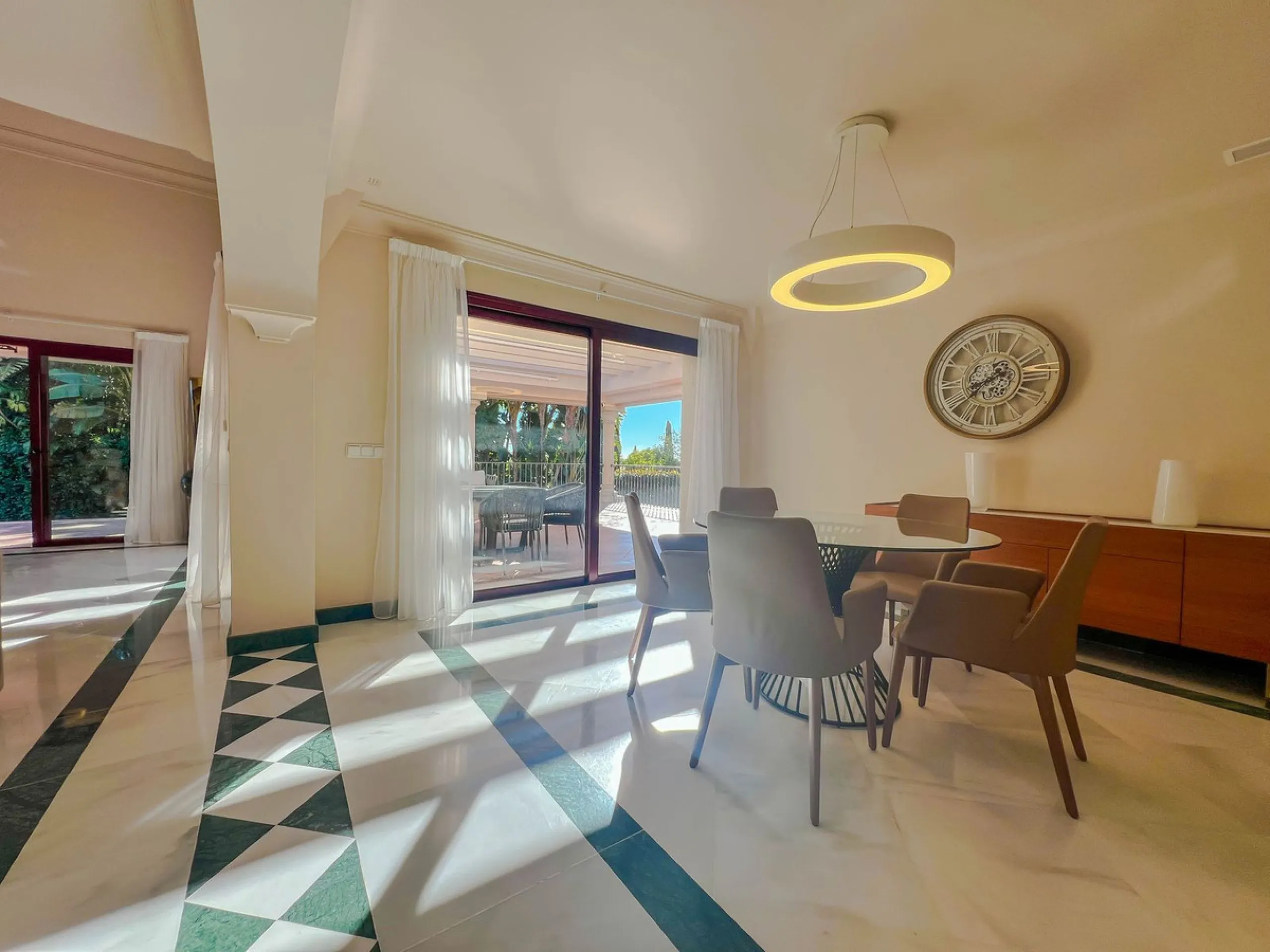 IMPRESSIVE 5-BEDROOM VILLA IN LOS FLAMINGOS, BENAHAVÍS