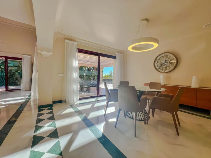 IMPRESSIVE 5-BEDROOM VILLA IN LOS FLAMINGOS, BENAHAVÍS