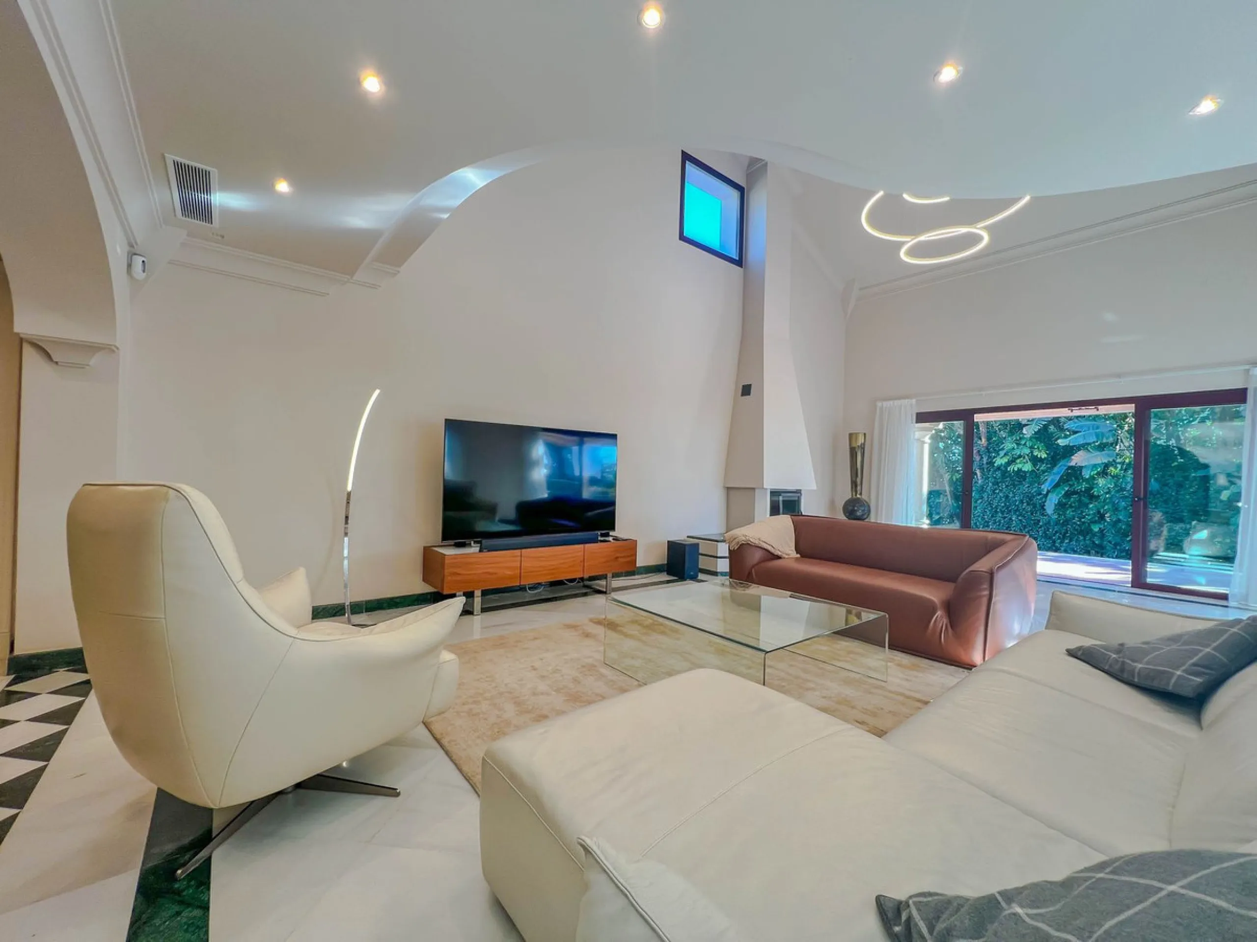 IMPRESSIVE 5-BEDROOM VILLA IN LOS FLAMINGOS, BENAHAVÍS