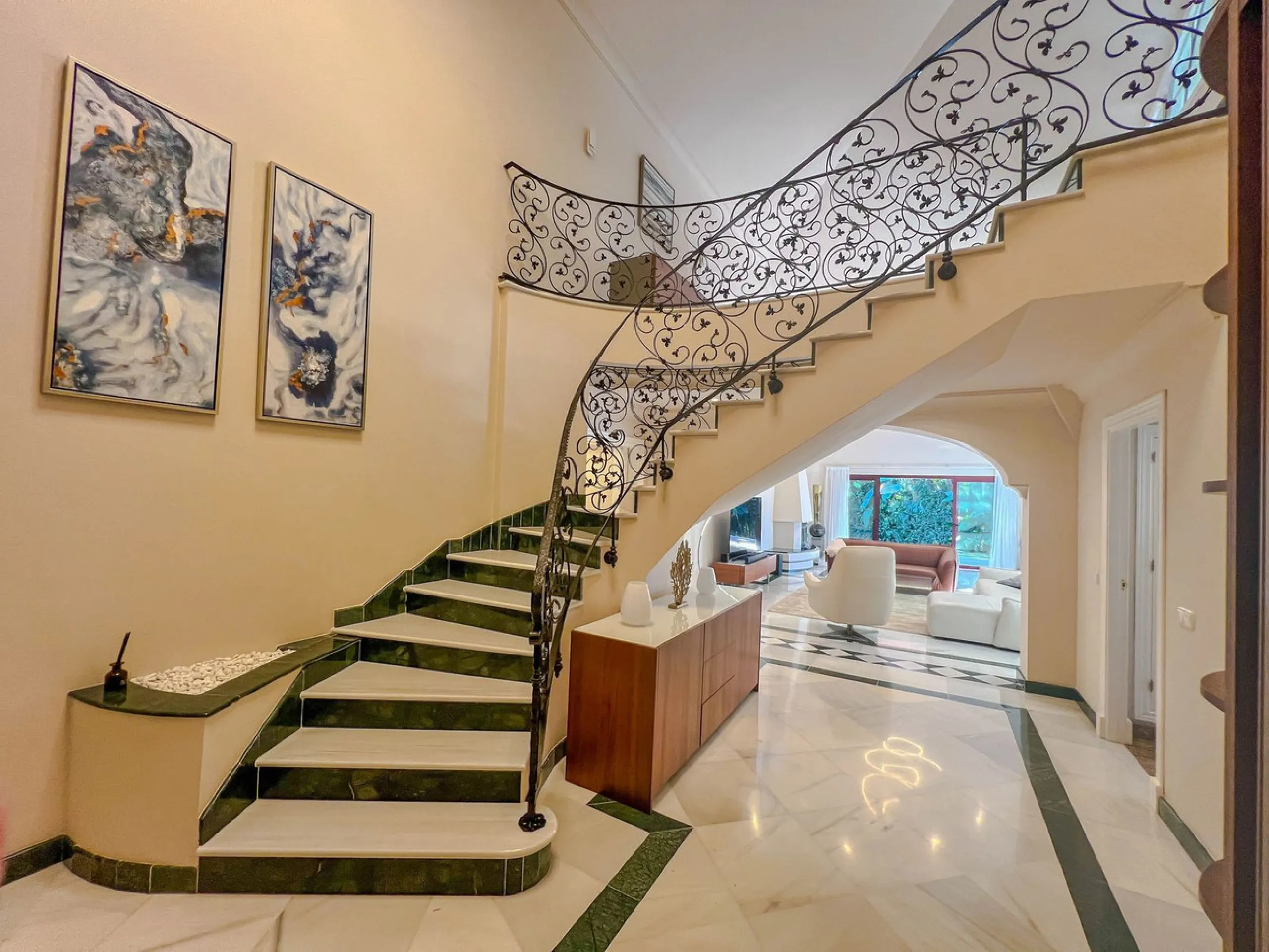 IMPRESSIVE 5-BEDROOM VILLA IN LOS FLAMINGOS, BENAHAVÍS