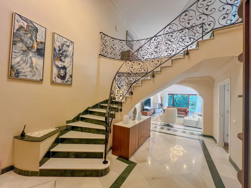 IMPRESSIVE 5-BEDROOM VILLA IN LOS FLAMINGOS, BENAHAVÍS