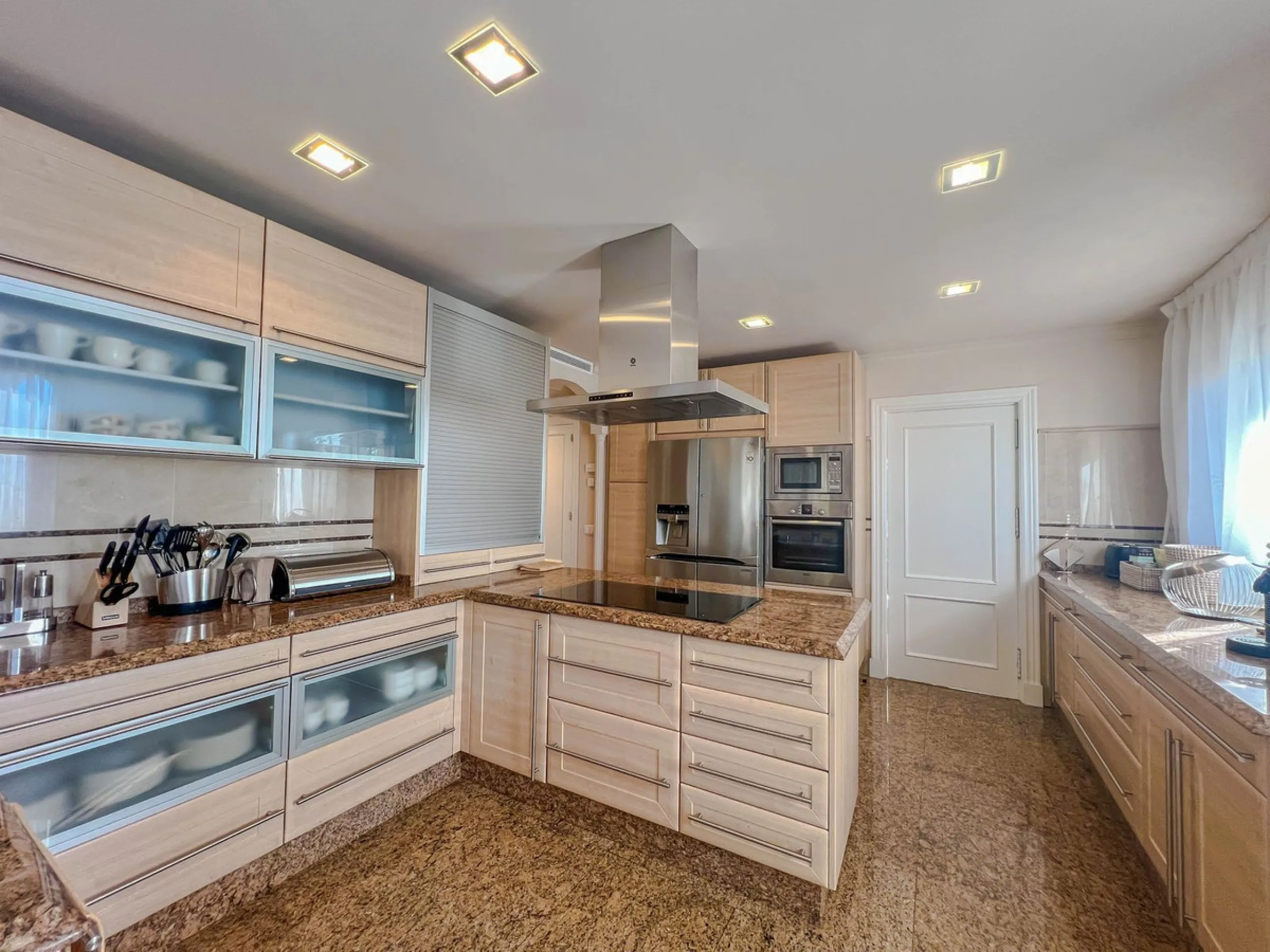 IMPRESSIVE 5-BEDROOM VILLA IN LOS FLAMINGOS, BENAHAVÍS