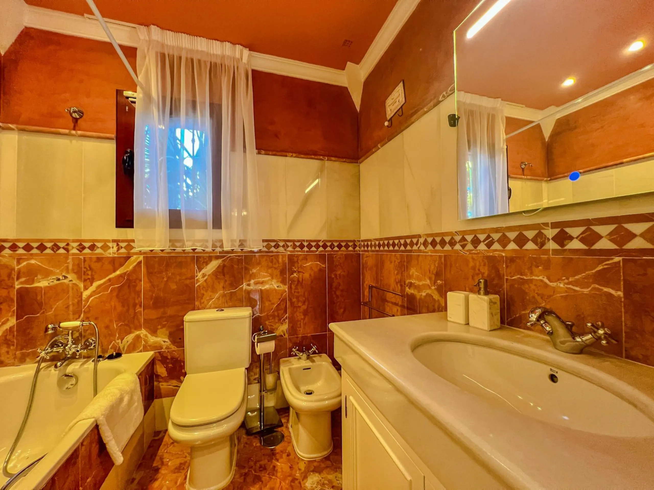IMPRESSIVE 5-BEDROOM VILLA IN LOS FLAMINGOS, BENAHAVÍS
