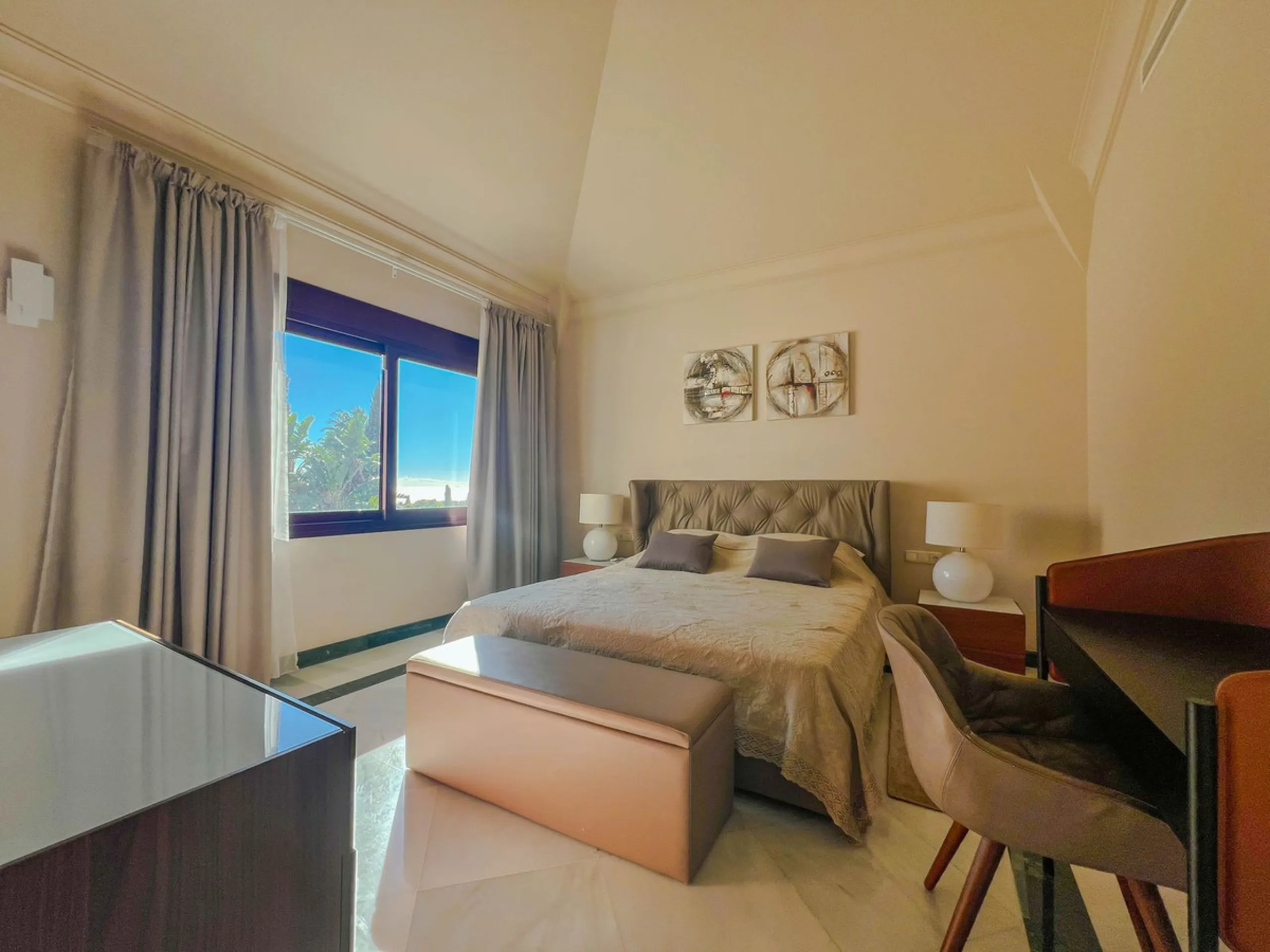 IMPRESSIVE 5-BEDROOM VILLA IN LOS FLAMINGOS, BENAHAVÍS