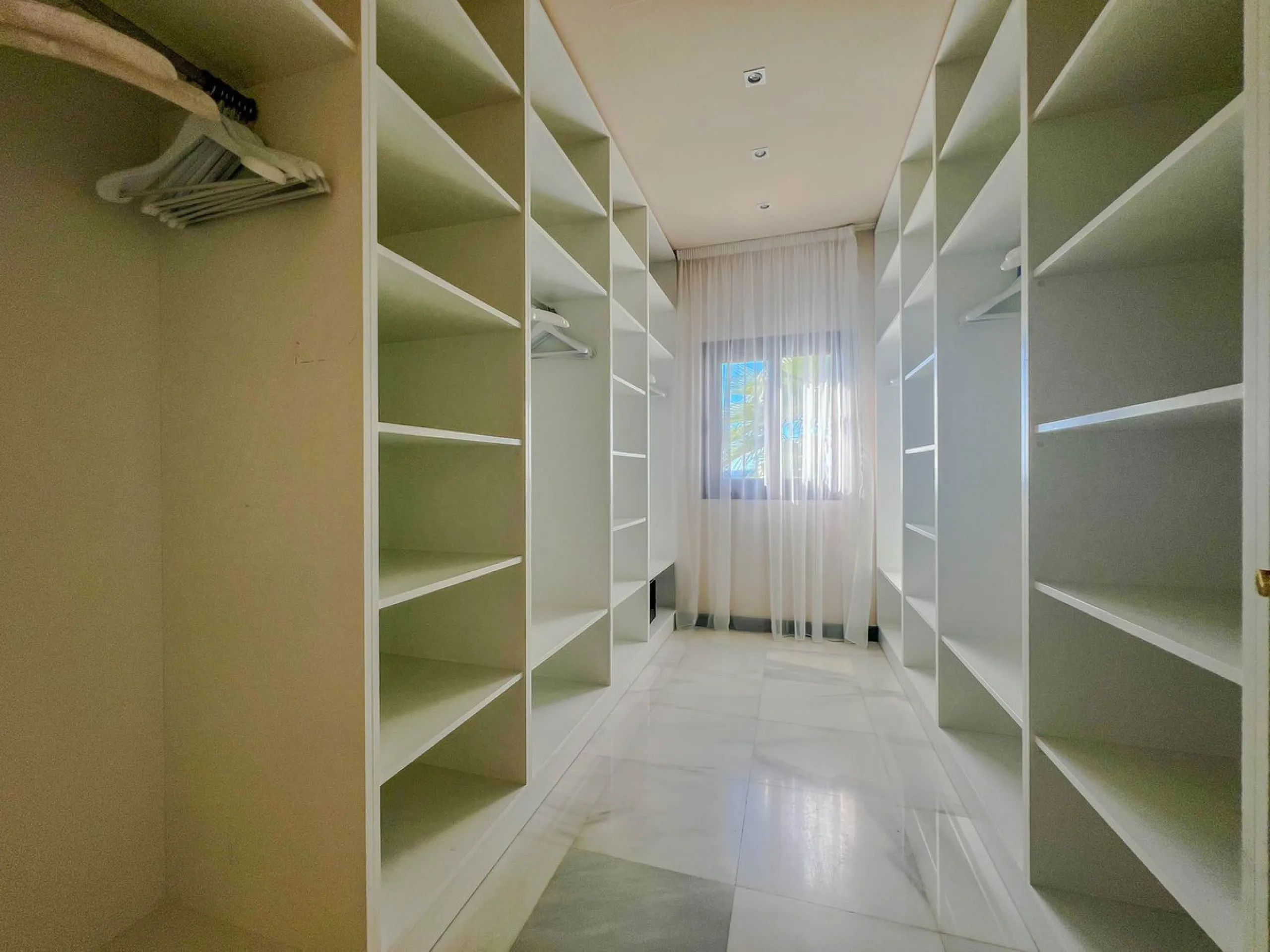 IMPRESSIVE 5-BEDROOM VILLA IN LOS FLAMINGOS, BENAHAVÍS