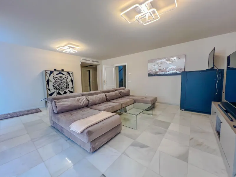 IMPRESSIVE 5-BEDROOM VILLA IN LOS FLAMINGOS, BENAHAVÍS