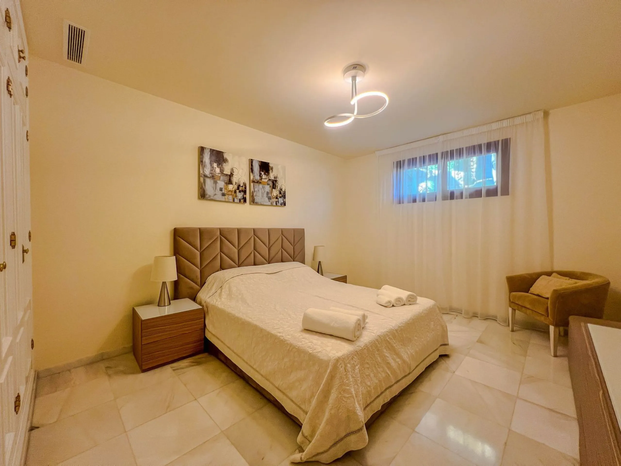 IMPRESSIVE 5-BEDROOM VILLA IN LOS FLAMINGOS, BENAHAVÍS