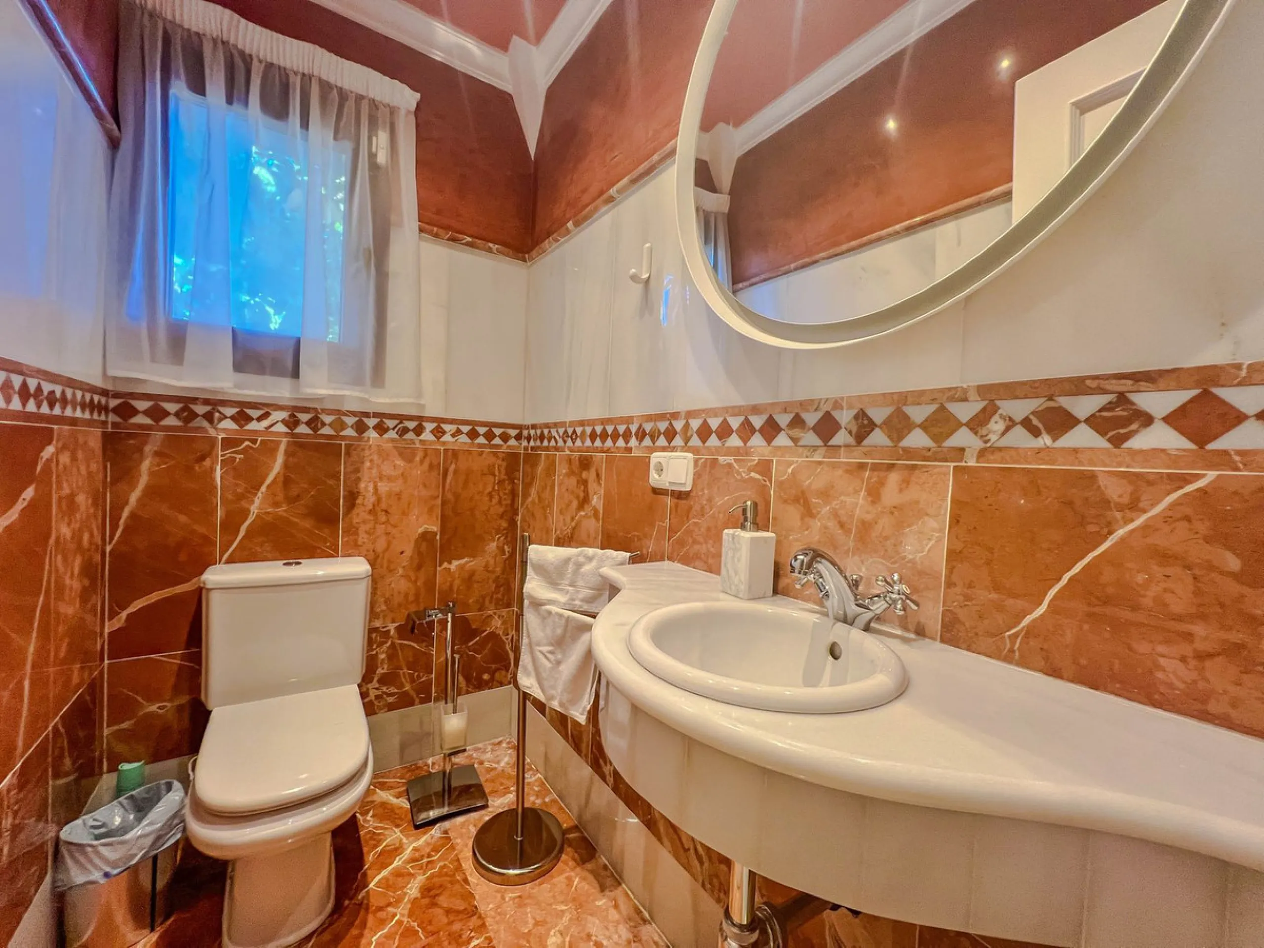 IMPRESSIVE 5-BEDROOM VILLA IN LOS FLAMINGOS, BENAHAVÍS