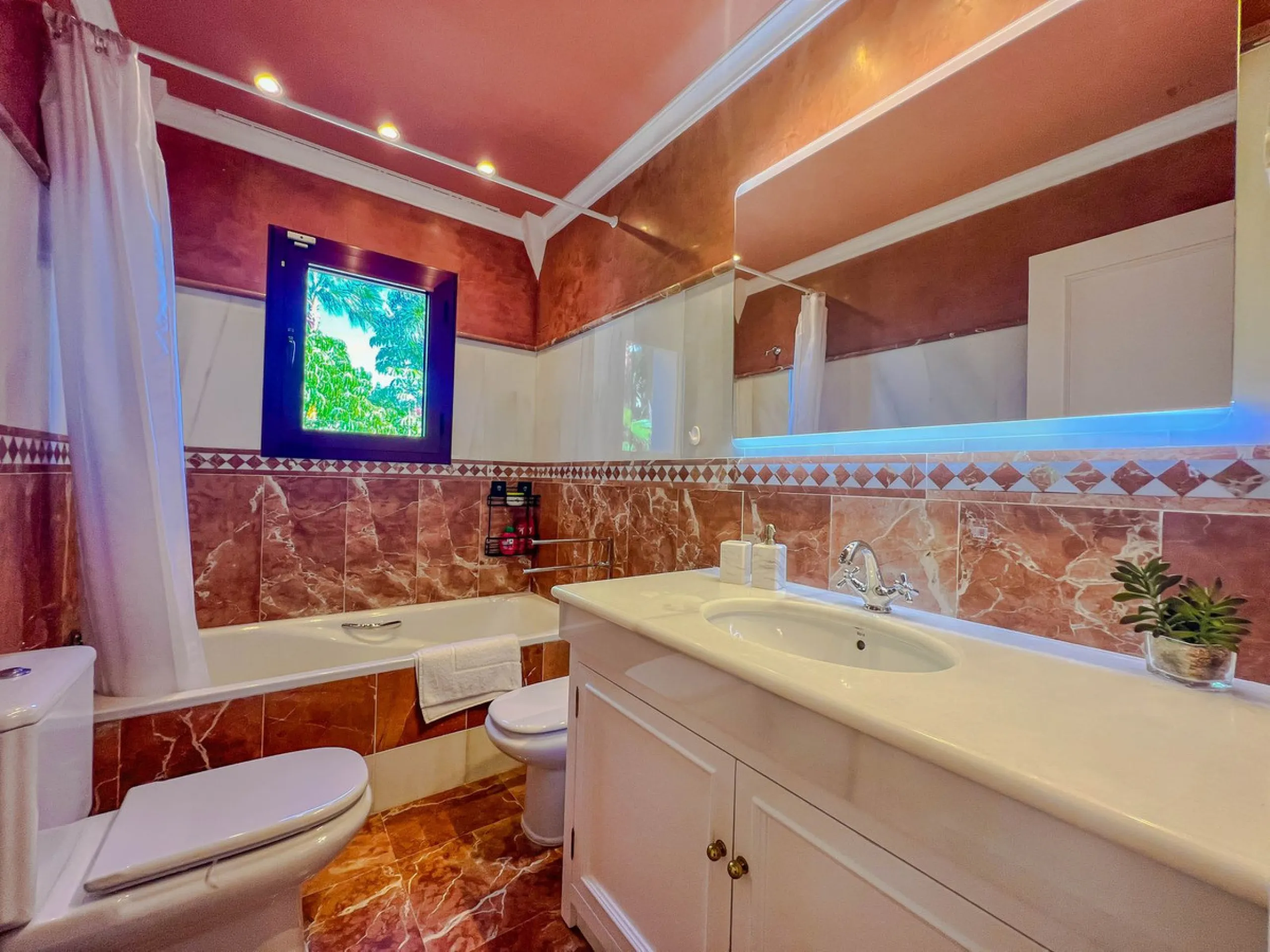 IMPRESSIVE 5-BEDROOM VILLA IN LOS FLAMINGOS, BENAHAVÍS