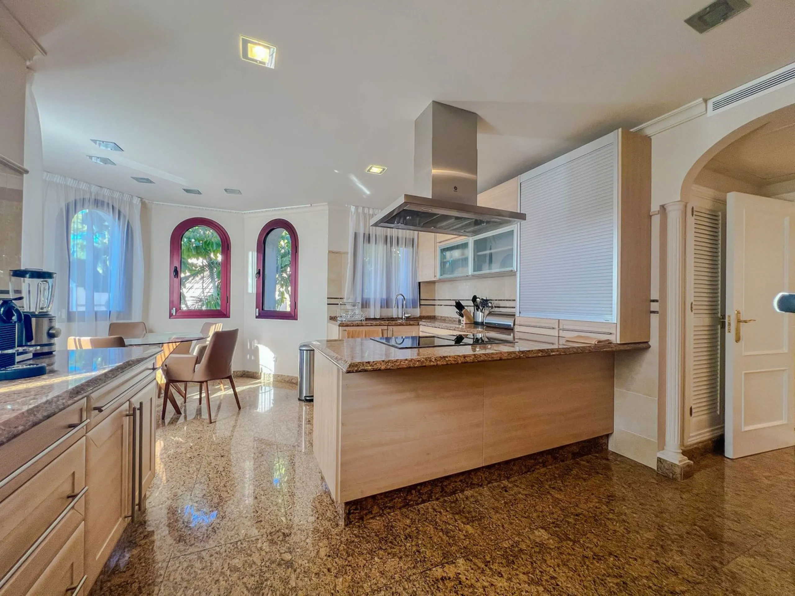 IMPRESSIVE 5-BEDROOM VILLA IN LOS FLAMINGOS, BENAHAVÍS