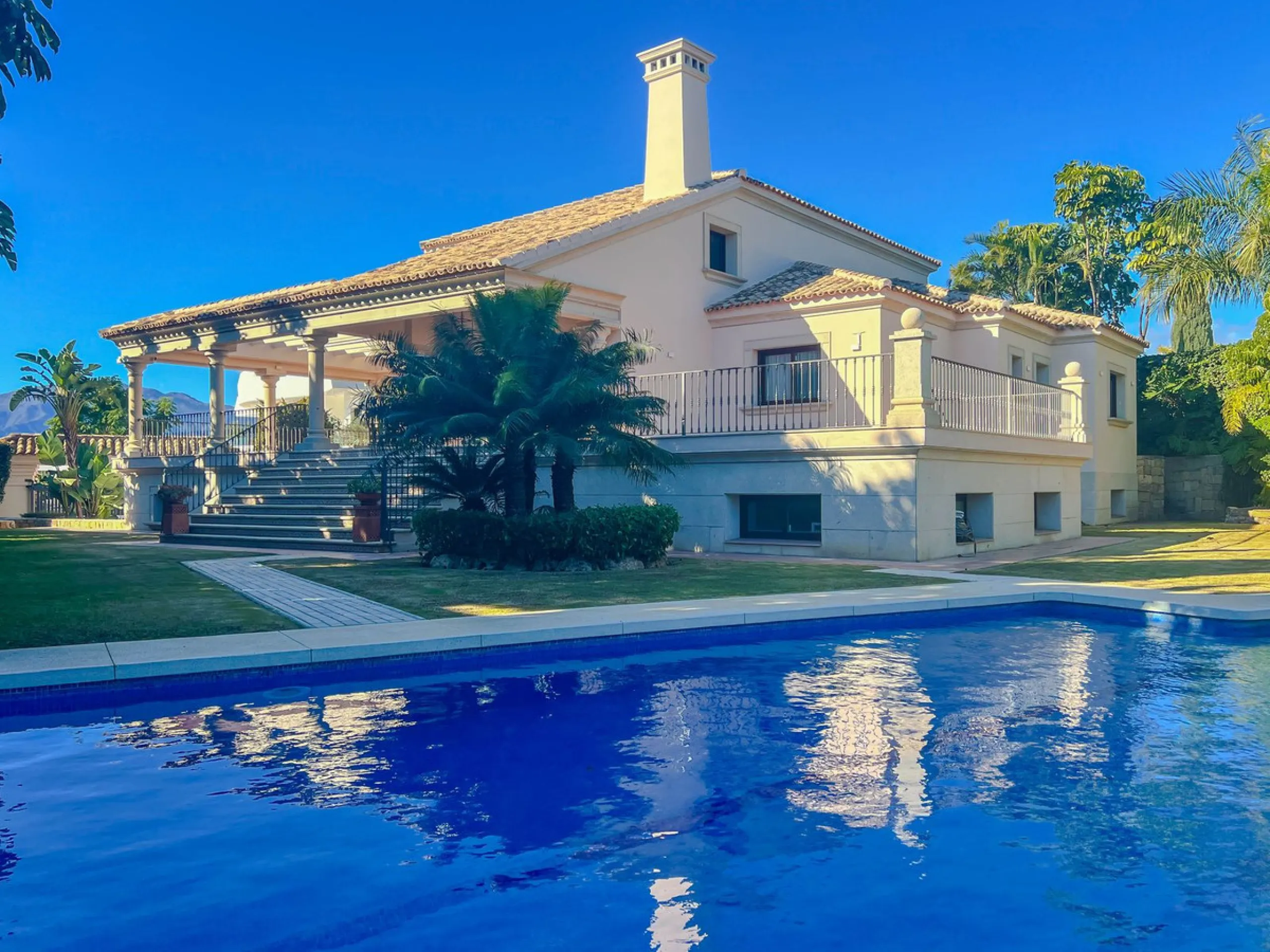 IMPRESSIVE 5-BEDROOM VILLA IN LOS FLAMINGOS, BENAHAVÍS