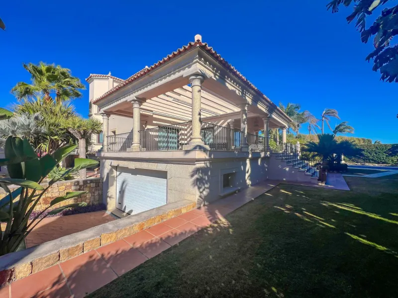 IMPRESSIVE 5-BEDROOM VILLA IN LOS FLAMINGOS, BENAHAVÍS