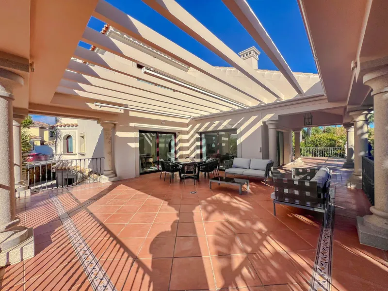 IMPRESSIVE 5-BEDROOM VILLA IN LOS FLAMINGOS, BENAHAVÍS