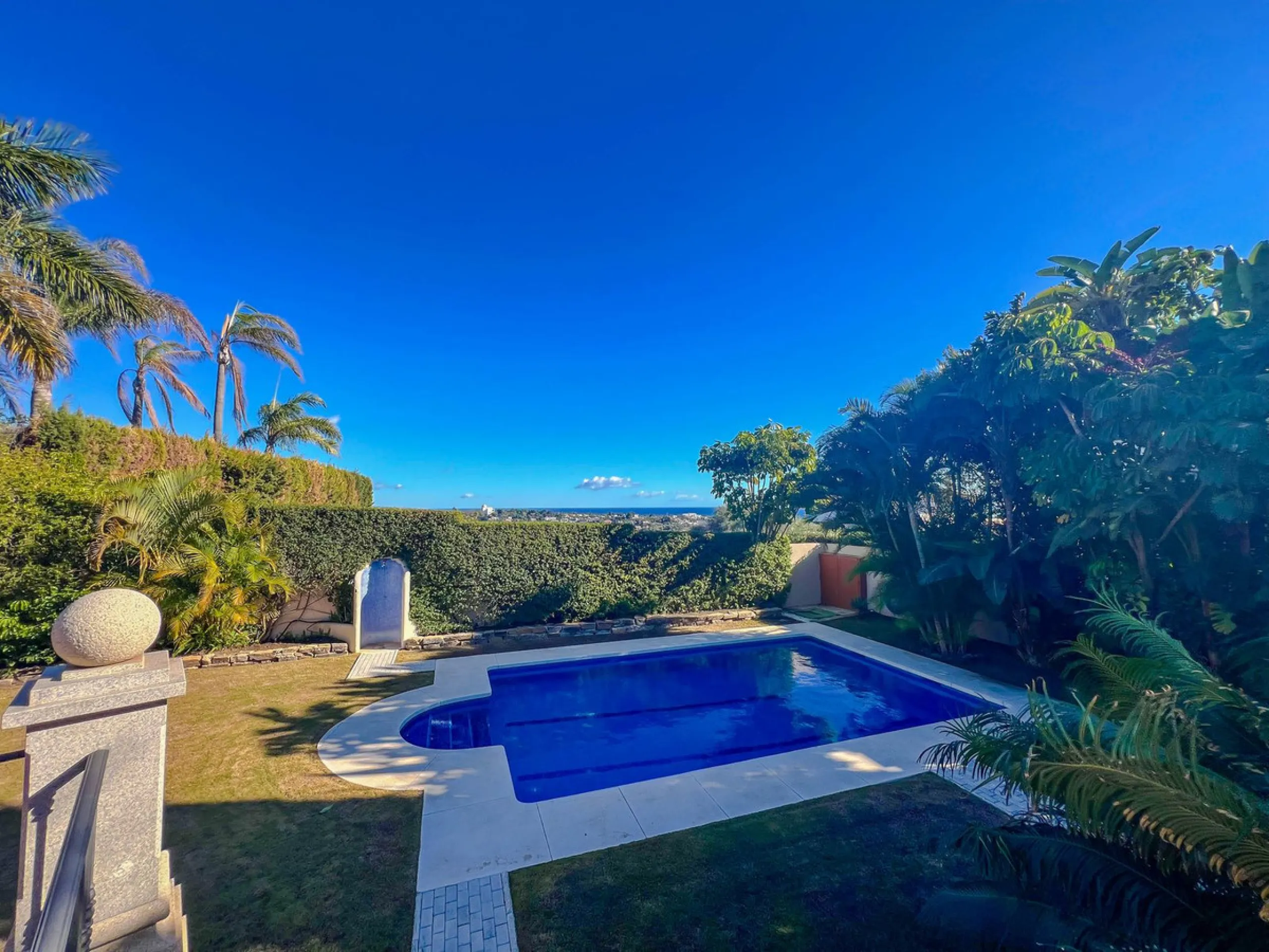 IMPRESSIVE 5-BEDROOM VILLA IN LOS FLAMINGOS, BENAHAVÍS