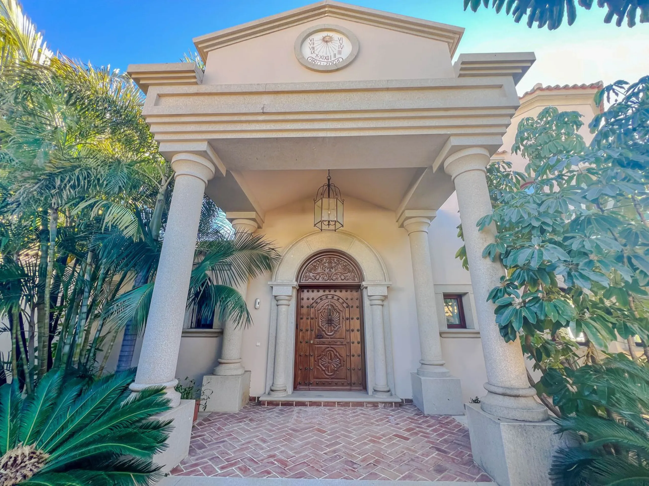 IMPRESSIVE 5-BEDROOM VILLA IN LOS FLAMINGOS, BENAHAVÍS