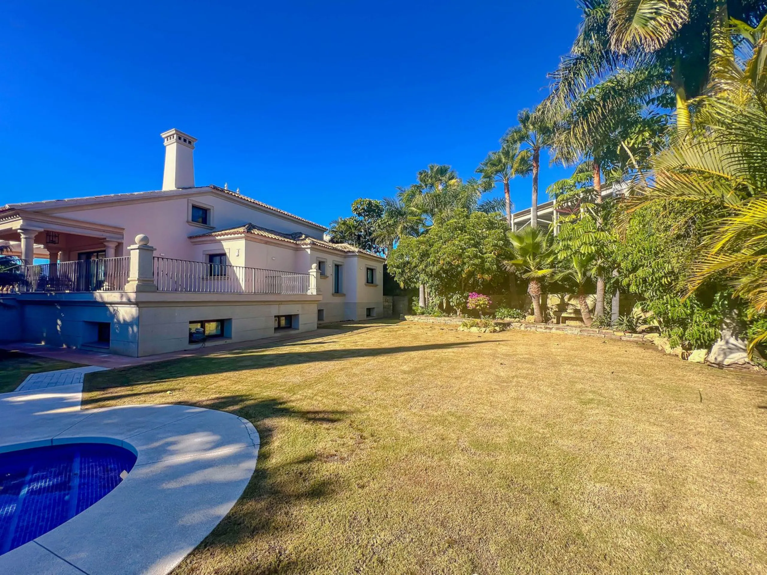 IMPRESSIVE 5-BEDROOM VILLA IN LOS FLAMINGOS, BENAHAVÍS