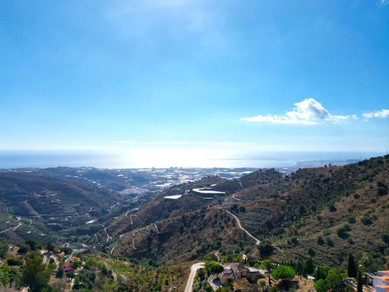 House - Detached Villa в продаже в Arenas, Málaga. В доме 3 спален и 2 ванных комнат. Площадь дома 235 м². Площадь участка 9500 м²