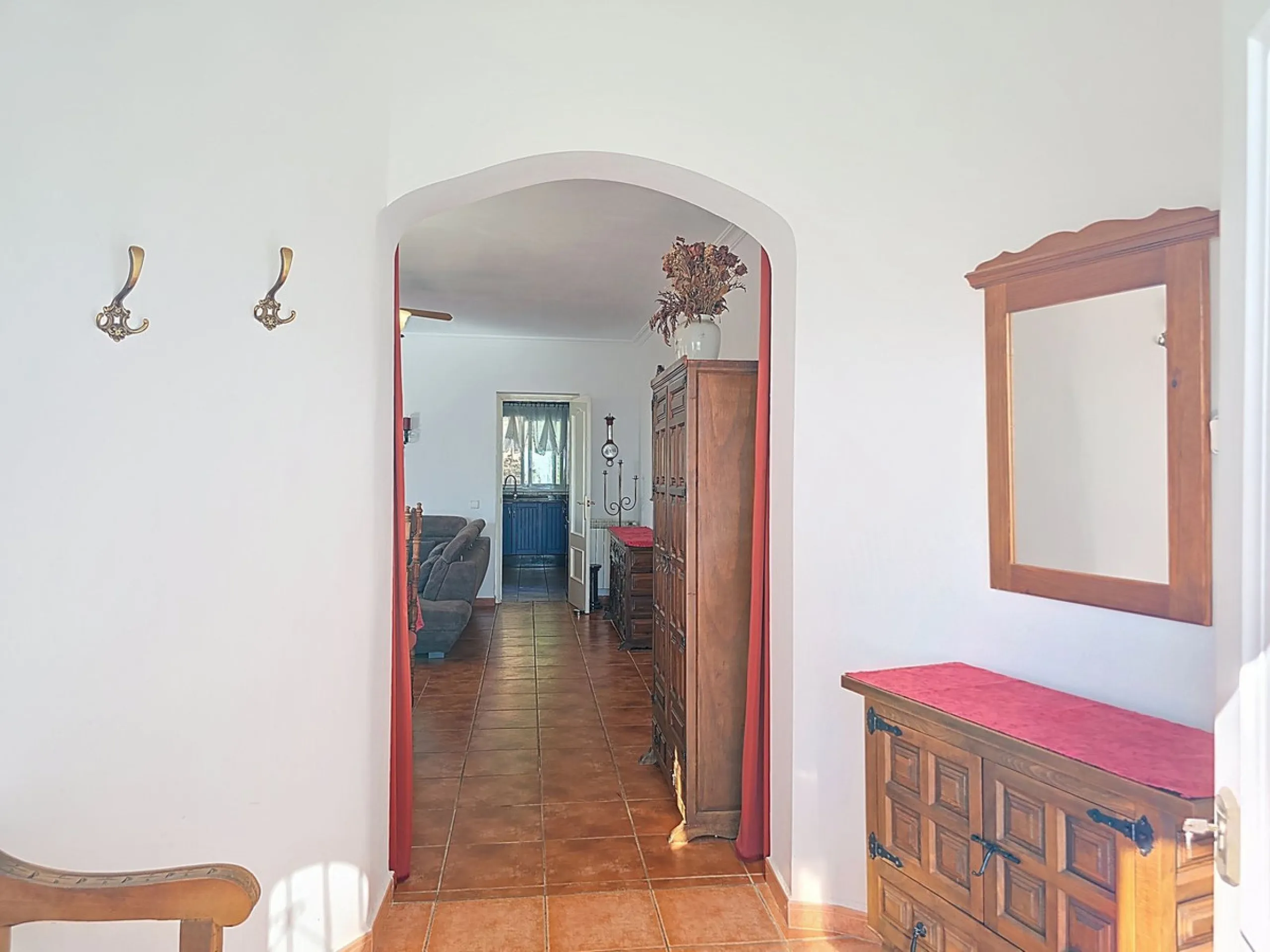 House - Detached Villa в продаже в Arenas, Málaga. В доме 3 спален и 2 ванных комнат. Площадь дома 235 м². Площадь участка 9500 м²