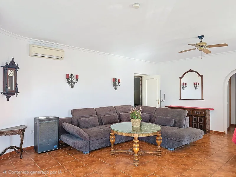 House - Detached Villa в продаже в Arenas, Málaga. В доме 3 спален и 2 ванных комнат. Площадь дома 235 м². Площадь участка 9500 м²