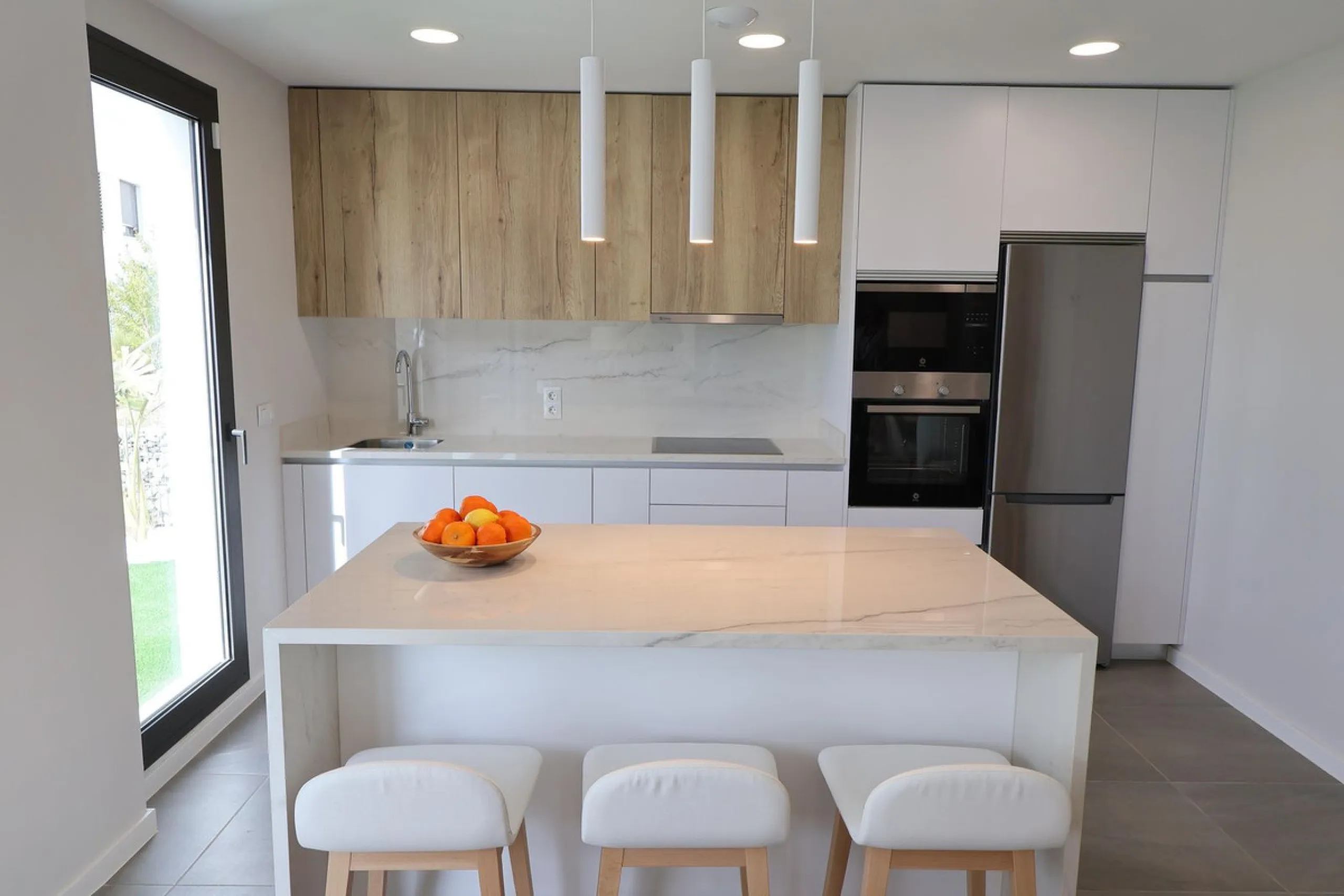 This brand new 3-bedroom, 3-bathroom semi-detached home is located within the contemporary Alya development in Riviera del Sol, Mijas, offering beautiful views of the Mediterranean and a lifestyle designed around comfort and outdoor living on the Costa de