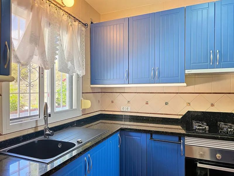 House - Detached Villa в продаже в Arenas, Málaga. В доме 3 спален и 2 ванных комнат. Площадь дома 235 м². Площадь участка 9500 м²