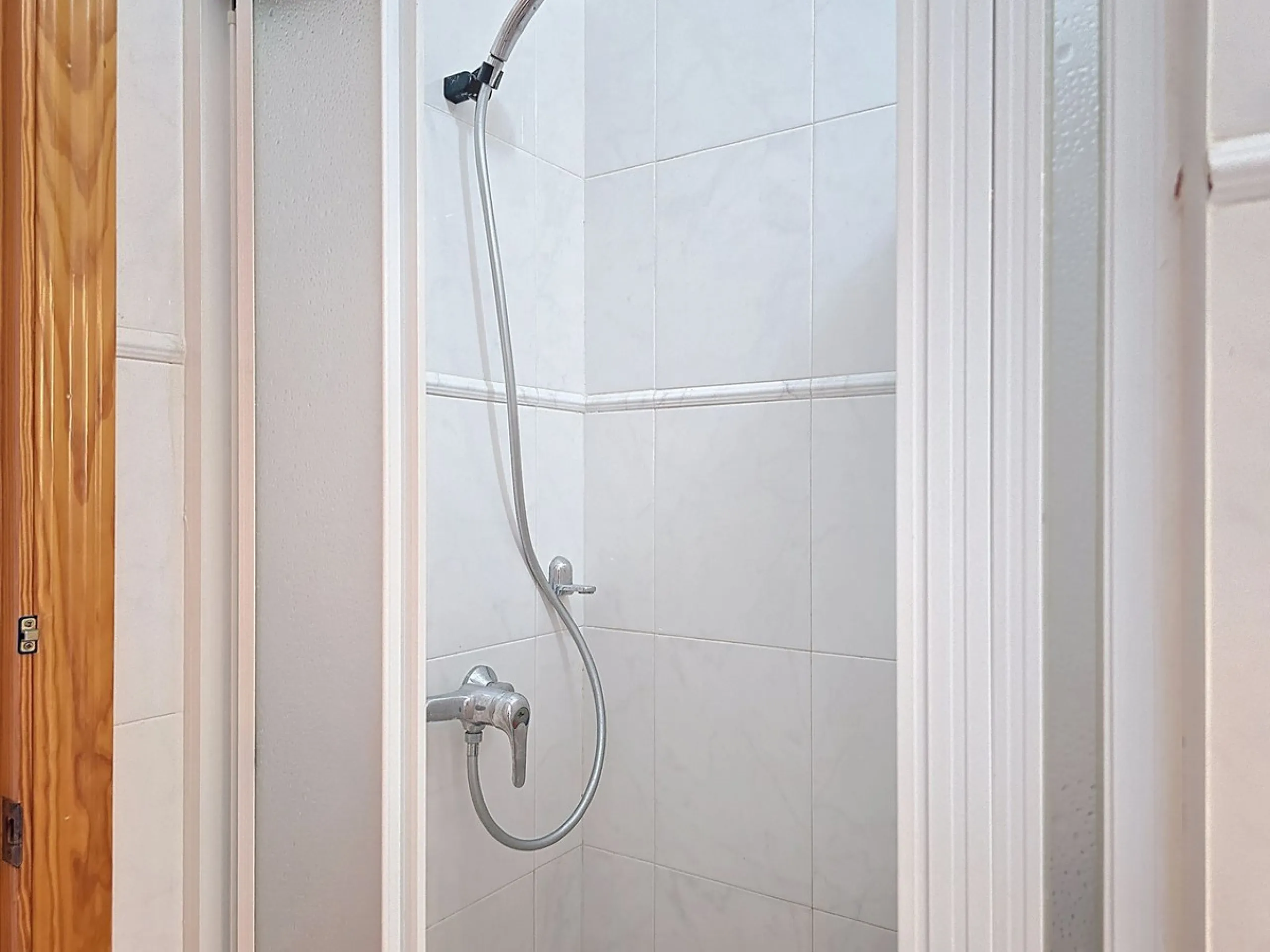 House - Detached Villa в продаже в Arenas, Málaga. В доме 3 спален и 2 ванных комнат. Площадь дома 235 м². Площадь участка 9500 м²