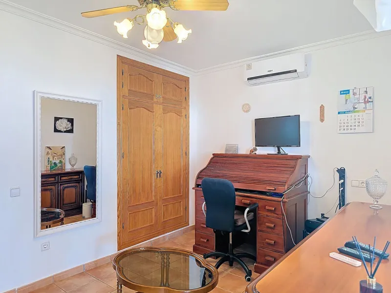 House - Detached Villa в продаже в Arenas, Málaga. В доме 3 спален и 2 ванных комнат. Площадь дома 235 м². Площадь участка 9500 м²