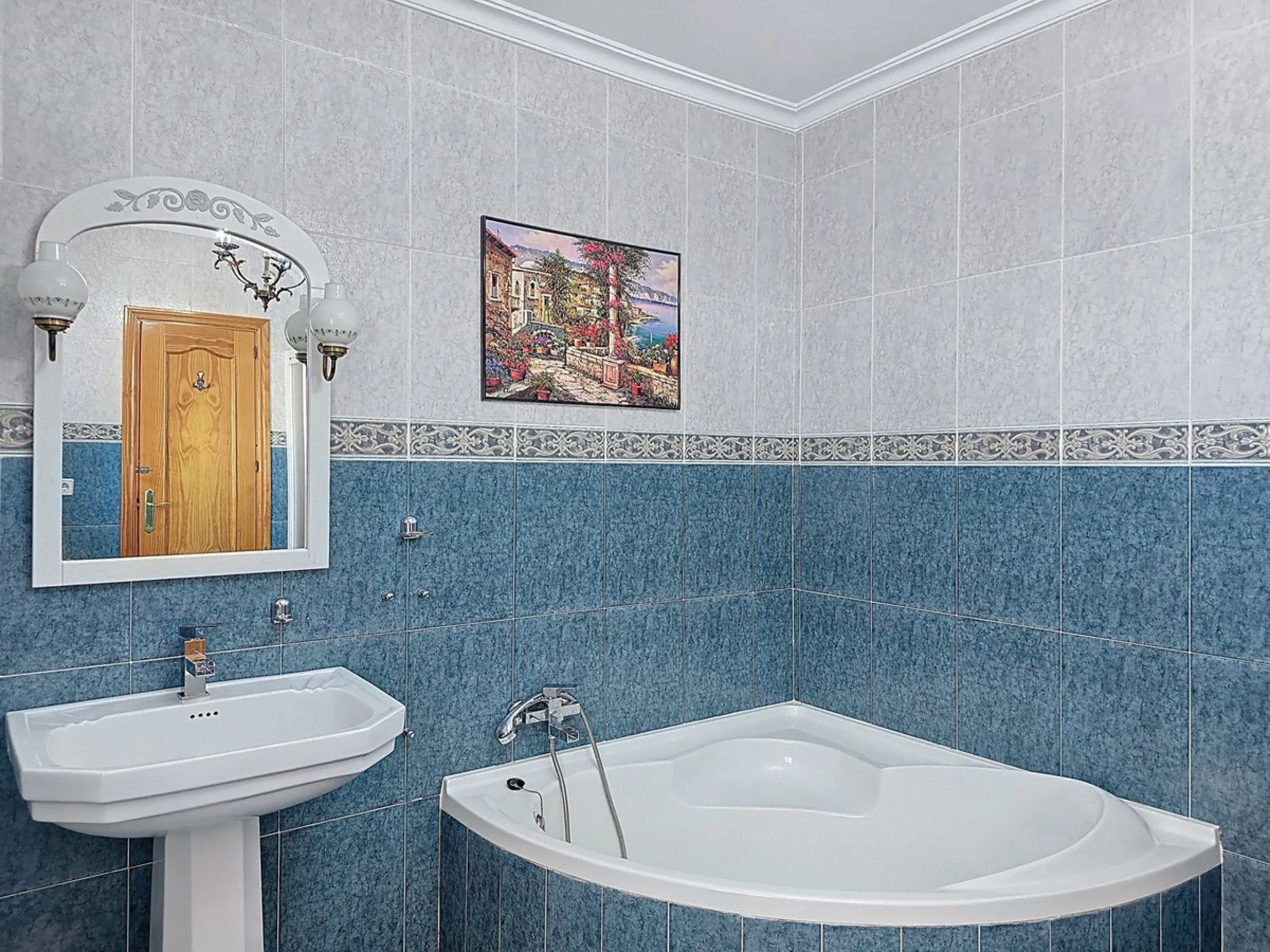 House - Detached Villa в продаже в Arenas, Málaga. В доме 3 спален и 2 ванных комнат. Площадь дома 235 м². Площадь участка 9500 м²