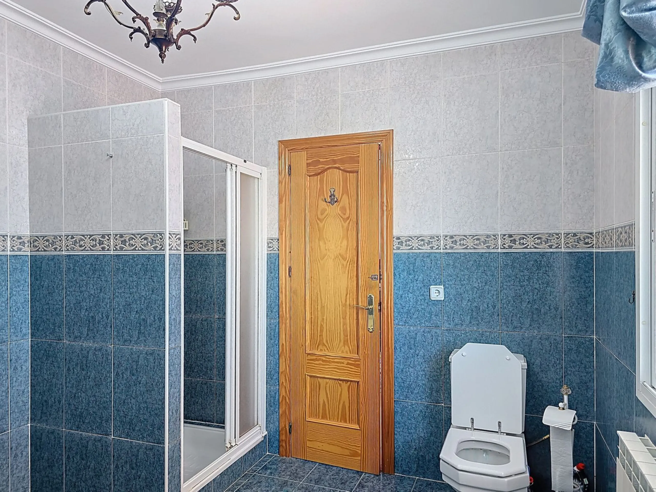House - Detached Villa в продаже в Arenas, Málaga. В доме 3 спален и 2 ванных комнат. Площадь дома 235 м². Площадь участка 9500 м²