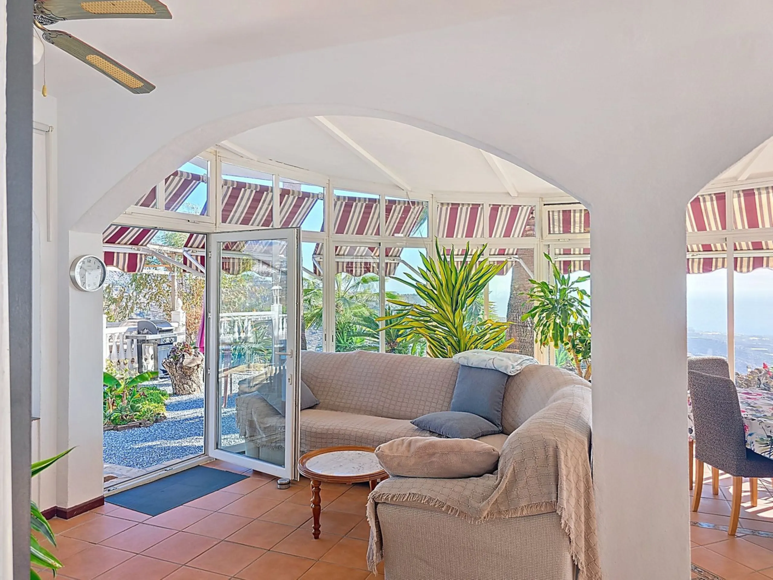 House - Detached Villa в продаже в Arenas, Málaga. В доме 3 спален и 2 ванных комнат. Площадь дома 235 м². Площадь участка 9500 м²