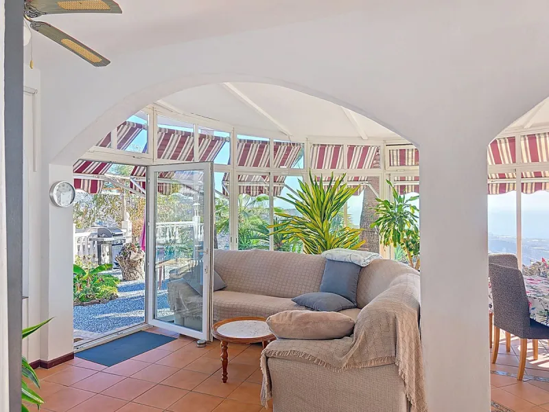 House - Detached Villa в продаже в Arenas, Málaga. В доме 3 спален и 2 ванных комнат. Площадь дома 235 м². Площадь участка 9500 м²