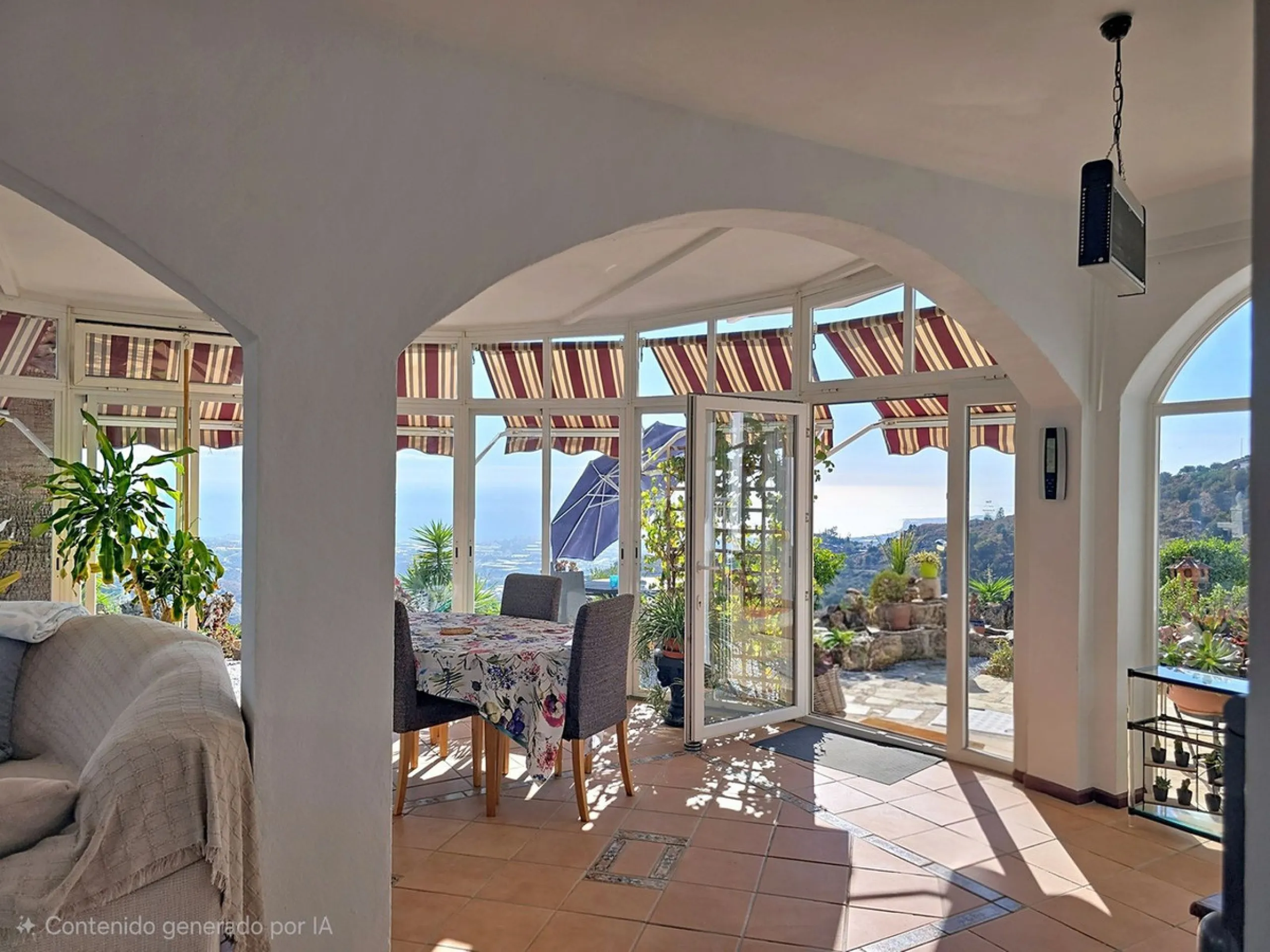 House - Detached Villa в продаже в Arenas, Málaga. В доме 3 спален и 2 ванных комнат. Площадь дома 235 м². Площадь участка 9500 м²